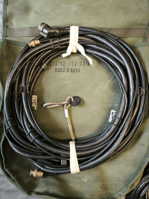 1 câble de mise de masse flexible / 2m 1 câble 5820-17-150-8941 1 housse 5820-12-150-0310 BUND D 0094