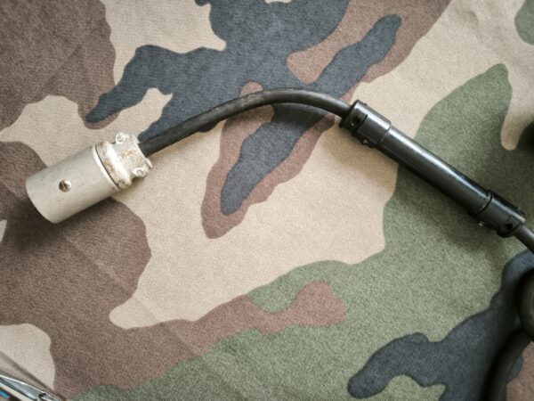 Combiné TS-11, matériel avec blanches visibles dues au conditionnement de l'armée, à nettoyer